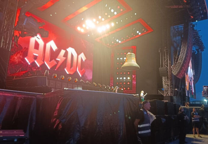 AC DC